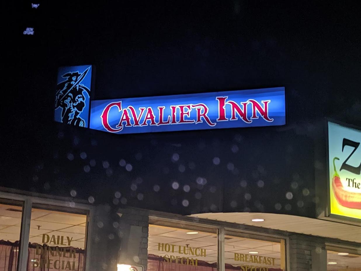 The Cavalier Inn Виннипег Экстерьер фото