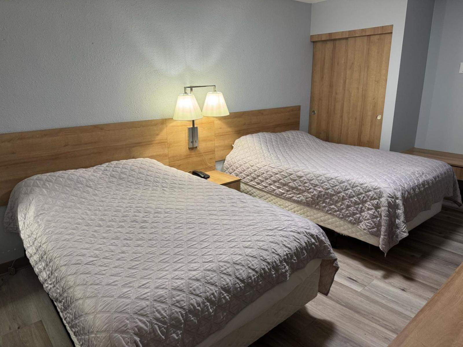 The Cavalier Inn Виннипег Экстерьер фото